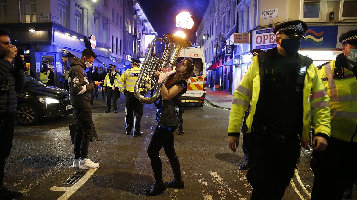 Revellers enjoy a last night out in London before a second coronavirus lockdown comes into force
