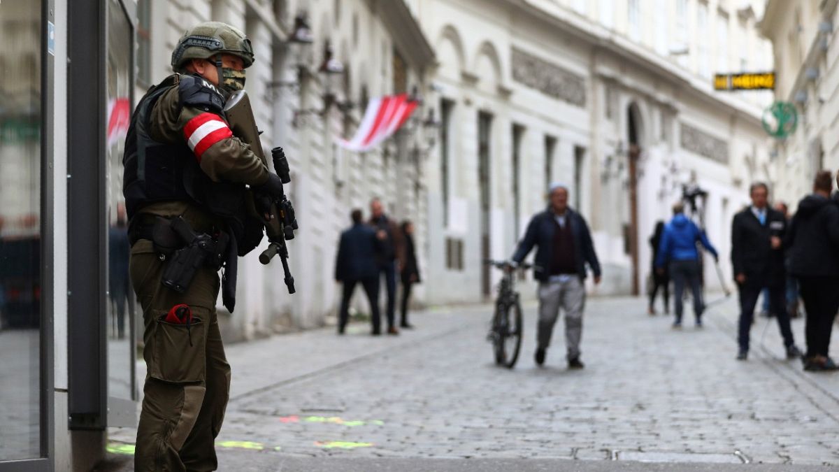 النمسا تعترف بتقصيرها الأمني بما يتعلق بمراقبة منفذ هجوم فيينا
