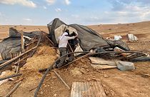 إسرائيل تزيل قرية فلسطينية دفعة واحدة في الضفة الغربية وتشرد 73 شخصاً