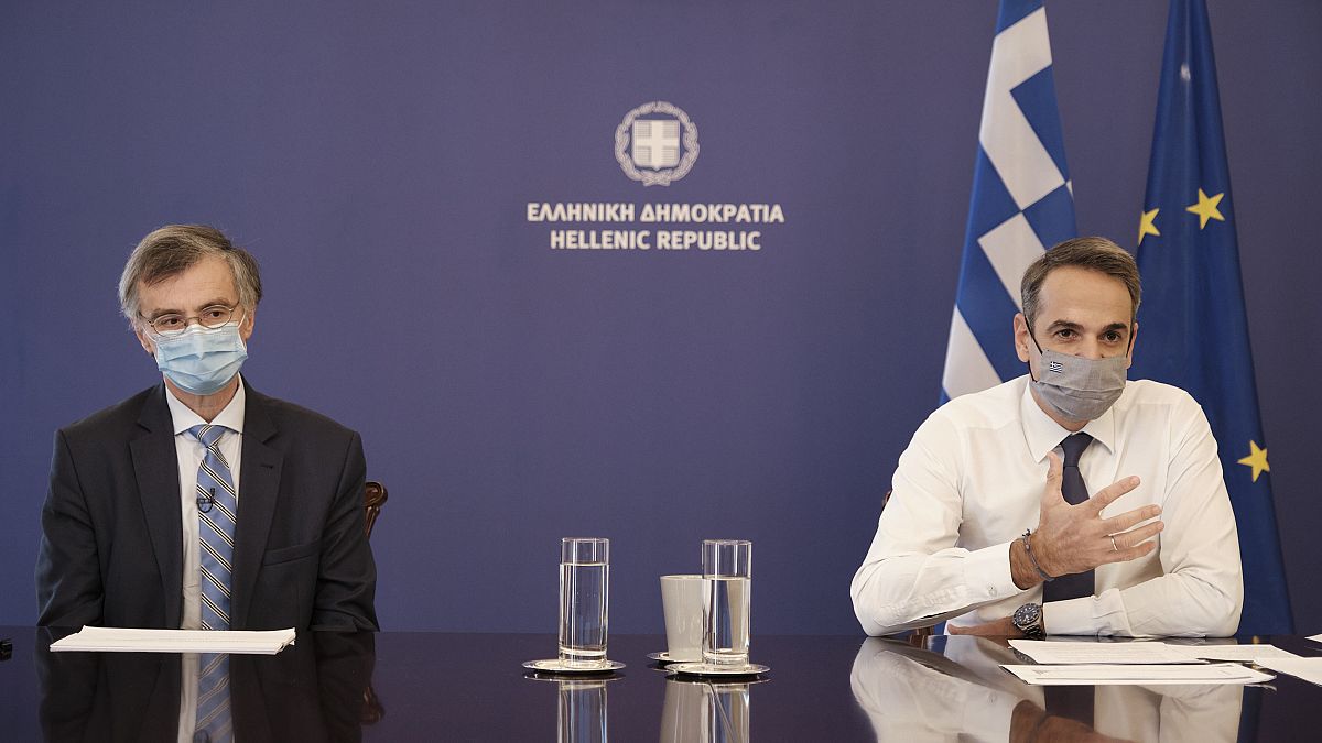 Yunanistan Başbakanı Kiryakos Miçotakis, Covid-19 salgınına karşı ülke genelinde karantina uygulaması açıkladı.