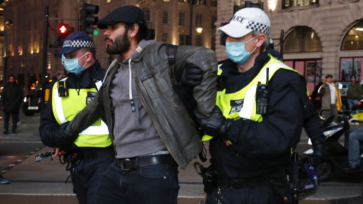 Arrestation d'un manifestant à Londres, 5 novembre 2020