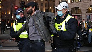 Arrestation d'un manifestant à Londres, 5 novembre 2020