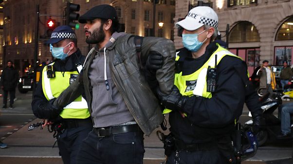 Arrestation d'un manifestant à Londres, 5 novembre 2020 Arrestation d'un manifestant à Londres, 5 novembre 2020
