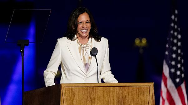 La vice-présidente-élue américaine Kamala Harris lors de son discours de victoire le 7 novembre 2020 La vice-présidente-élue américaine Kamala Harris lors de son discours de victoire le 7 novembre 2020