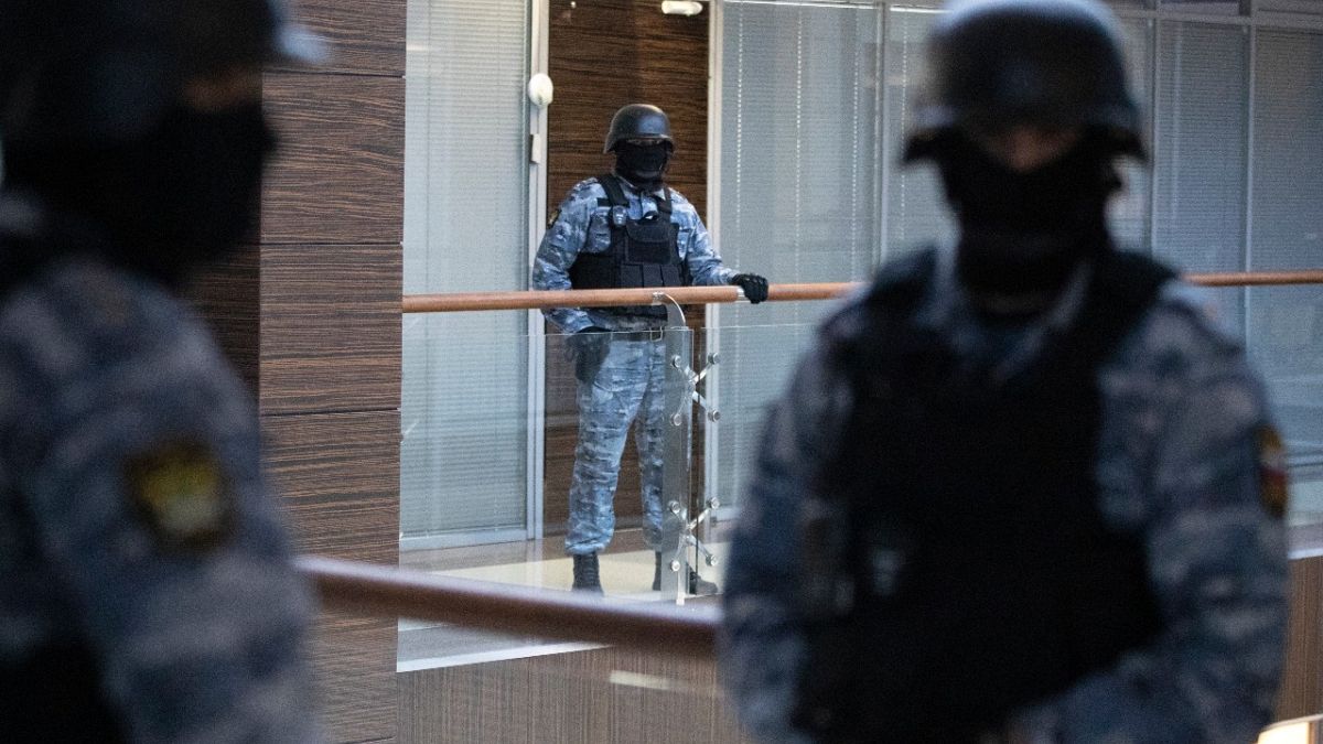 Security officers standing guard at the Alexei Navalny's Foundation for Fighting Corruption office in Moscow, Russia, Thursday, Nov. 5, 2020. 