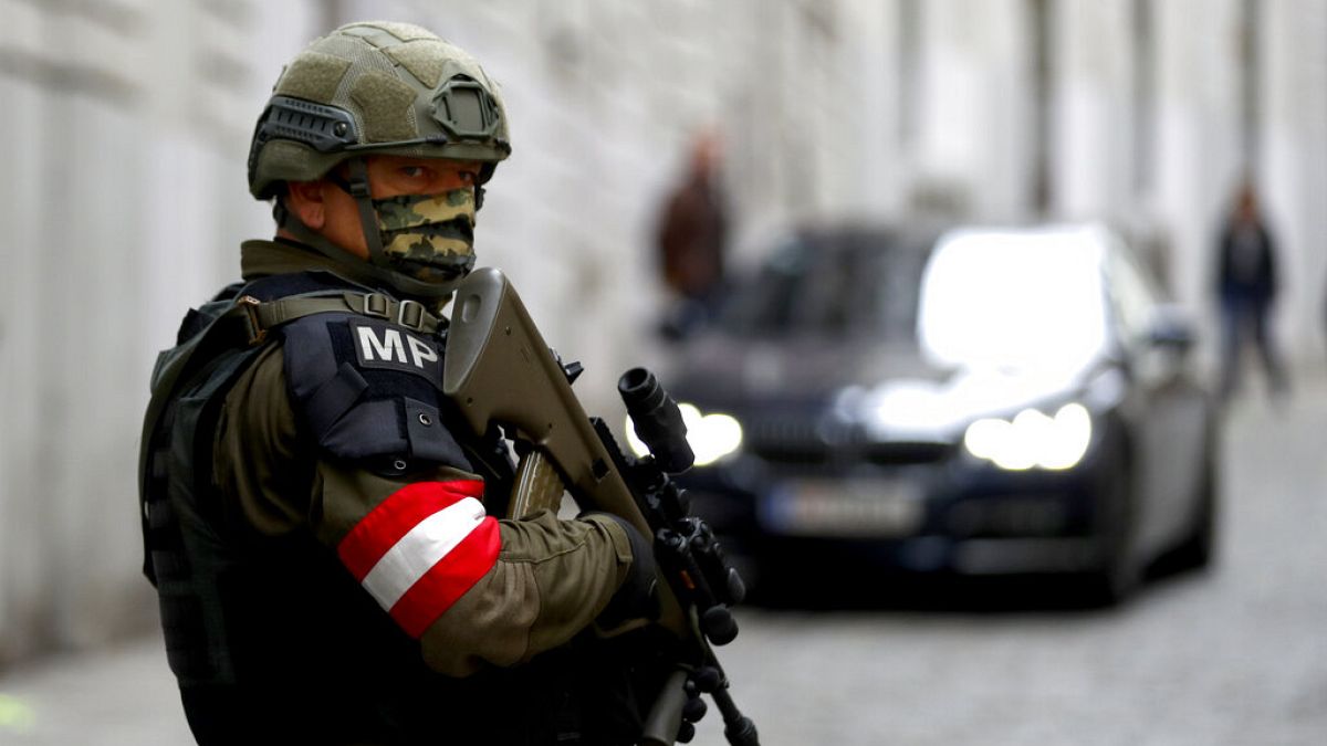 Nach Anschlag in Wien: acht Verdächtige in U-Haft