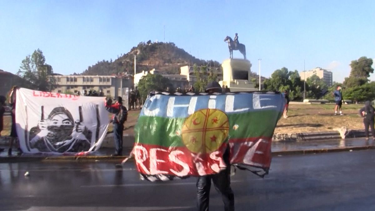 Tovább tüntetnek a chileiek egy igazságosabb országért