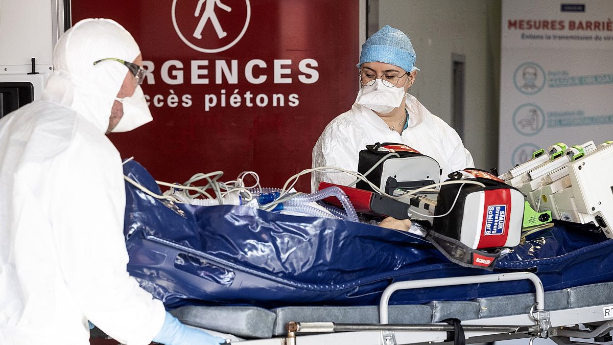 Французские врачи ожидают пика в середине ноября