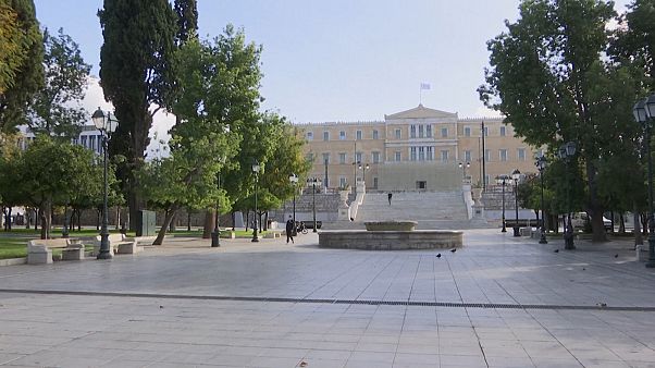 تصاویری از خیابانهای آتنِ در قرنطینه تصاویری از خیابانهای آتنِ در قرنطینه