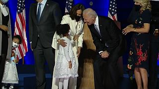 Kamala Harris und Joe Biden mit Familien
