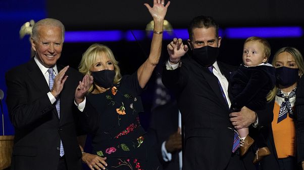 Der designierte Präsident Joe Biden mit seiner Frau Jill Biden und seiner Familie nach dem Wahlsieg in Wilmington Der designierte Präsident Joe Biden mit seiner Frau Jill Biden und seiner Familie nach dem Wahlsieg in Wilmington