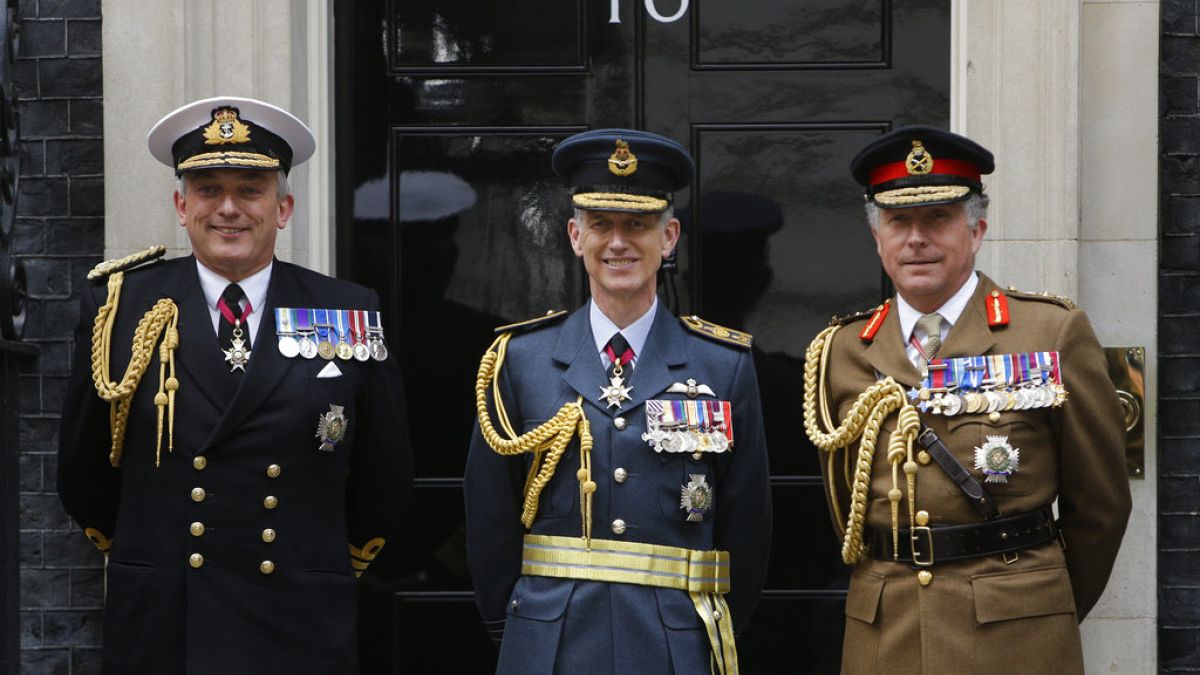 İngiltere Genelkurmay Başkanı Nick Carter (en sağda)