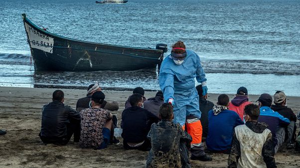 Tömegével érkeztek menekültek a Kanári-szigetekre Tömegével érkeztek menekültek a Kanári-szigetekre
