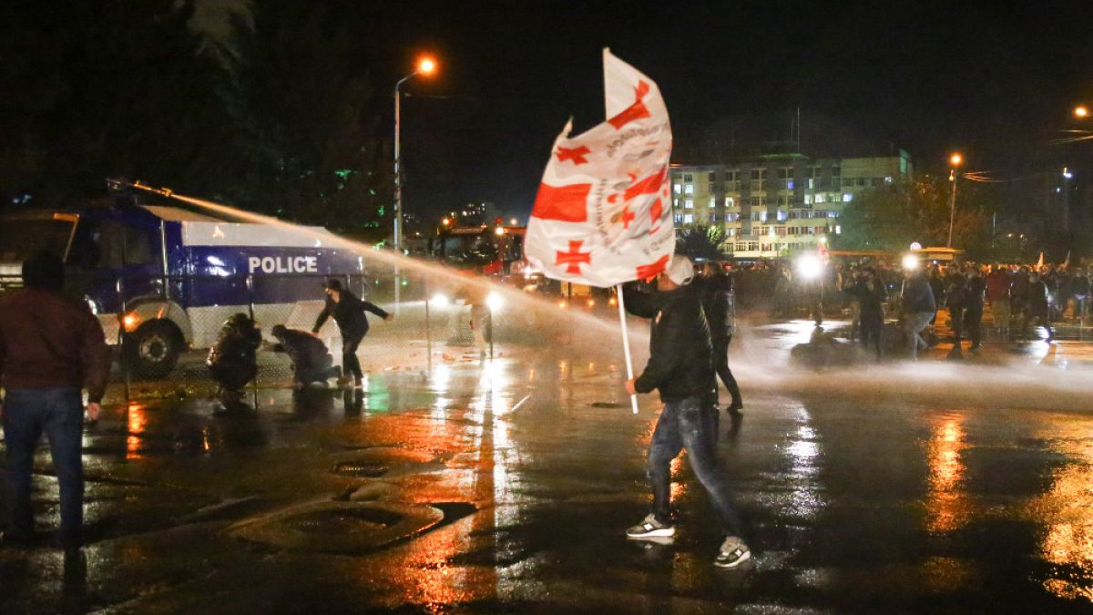 Enfrentamientos entre la policía y grupos de manifestantes en Tiflis