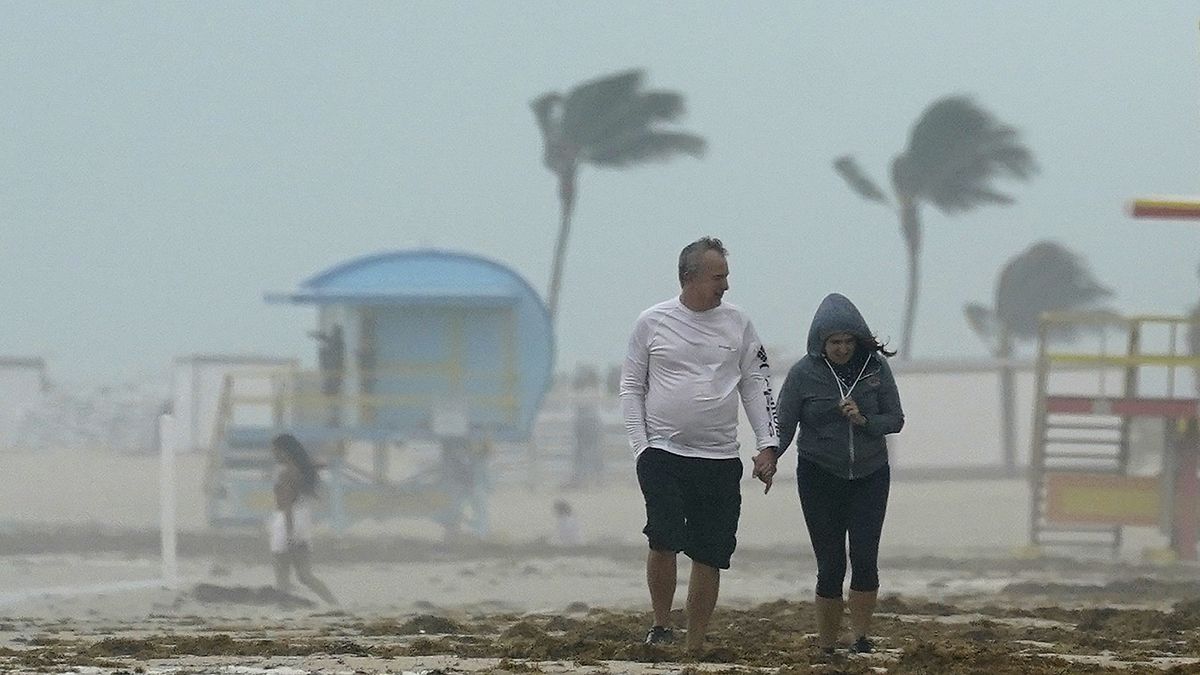 العاصفة المدارية إيتا تضرب كوبا وتتجه نحو ولاية فلوريدا الأمريكية
