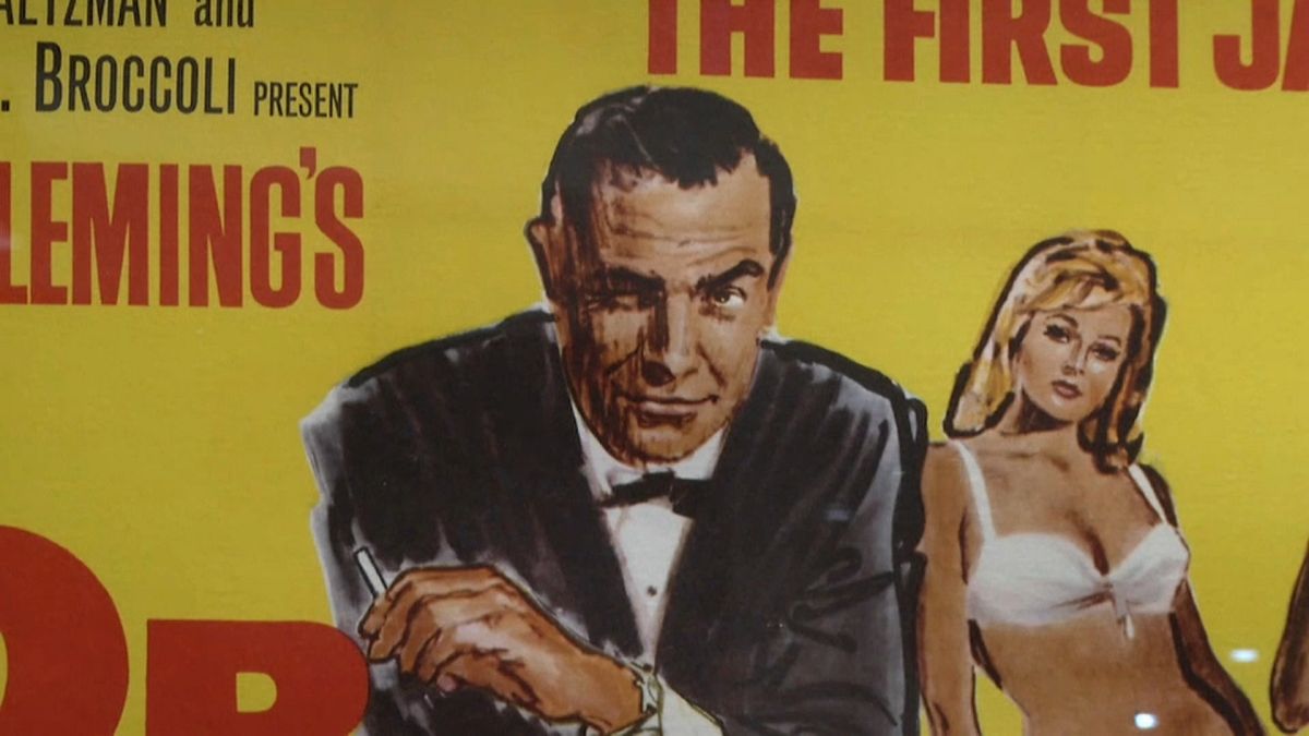 Bond, James Bond va all'asta: da Sotheby's le locandine dei film