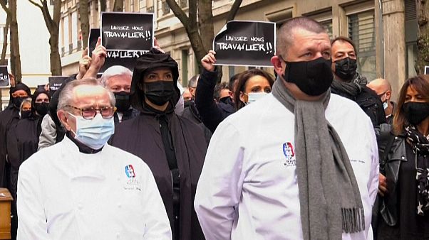 Des chefs cuisiniers manifestent à Lyon Des chefs cuisiniers manifestent à Lyon