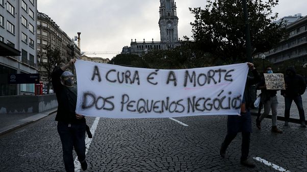 Empresários do Porto protestam contra as novas restrições sanitárias em Portugal Empresários do Porto protestam contra as novas restrições sanitárias em Portugal