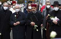 Református püspök, katolikus érsek, muzulmán imám és zsidó rabbi együtt tisztelegnek a bécsi terrortámadások áldozatai előtt 