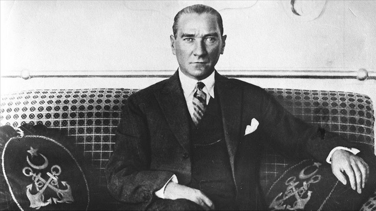Gazi Mustafa Kemal Atatürk'ün Cumhurbaşkanlığı döneminde çekilmiş bir fotoğrafı.