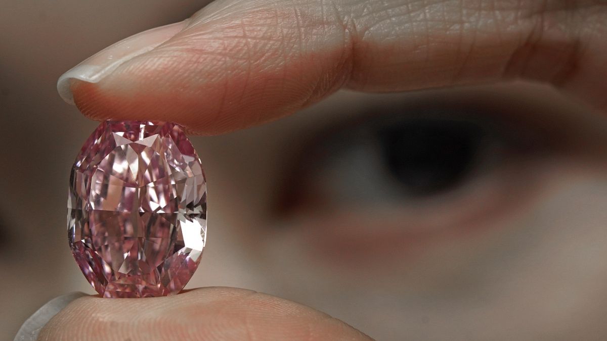 Το ροζ διαμάντι «Πνεύμα του Ρόδου», 14.83 καρατίων