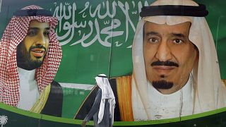  الملك السعودي سلمان، يمينا، وولي عهده محمد بن سلمان،  المملكة العربية السعودية