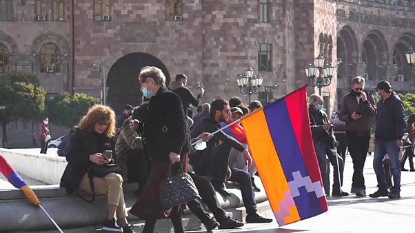 Tüntetnek az örmények a Hegyi-Karabahról szóló megállapodás ellen Tüntetnek az örmények a Hegyi-Karabahról szóló megállapodás ellen