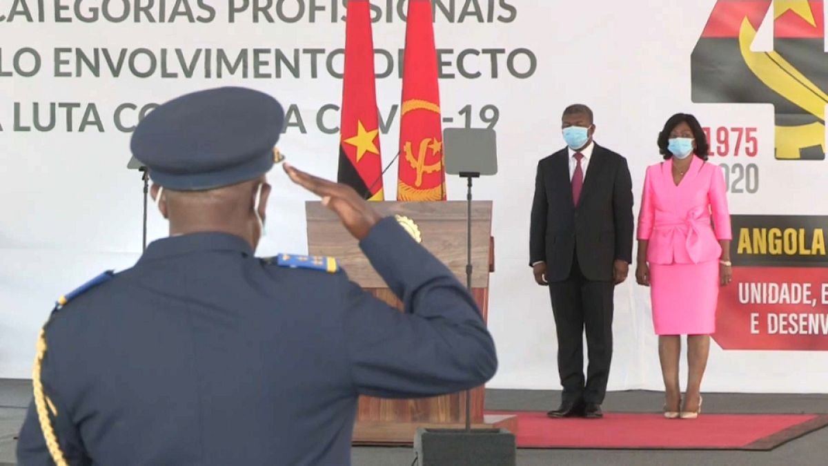 Cerimónia de homenagem aos profissionais que combatem a covid-19 em Angola