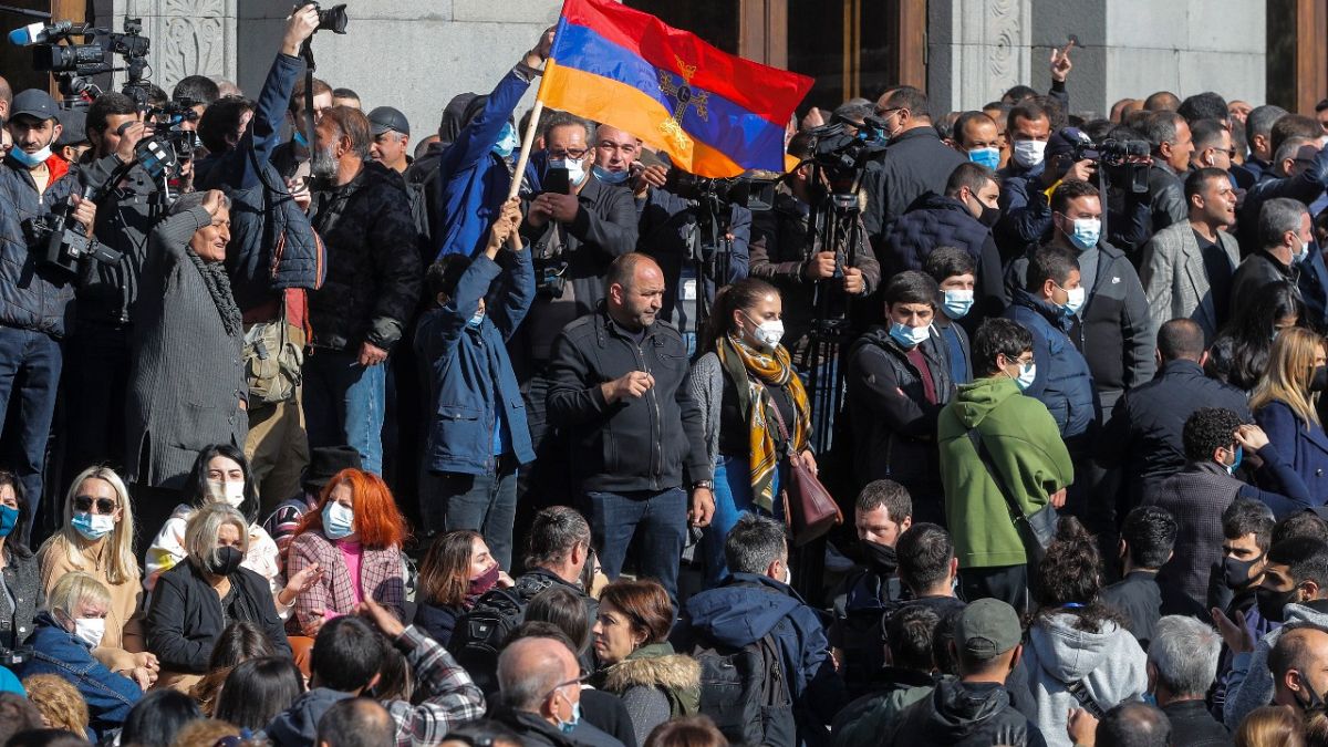Nagorno-Karabakh: gli armeni in piazza a Erevan per l'accordo scellerato