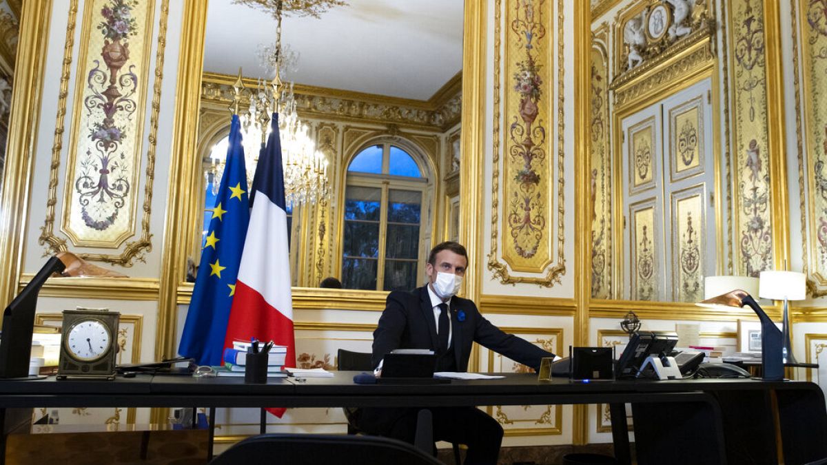 Emmanuel Macron durante su llamada a Biden