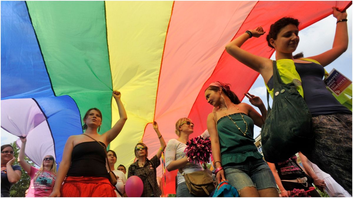 من مسيرة للمثليين في بودابست