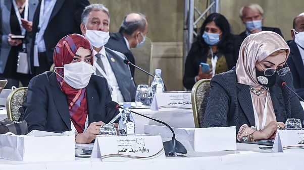 من جلسات الحوار في تونس من جلسات الحوار في تونس