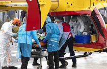 Un paziente, proveniente dal distretto sanitario ormai saturo di Lione, viene trasferito nell'ospedale Hautepierre di Strasburgo, Francia