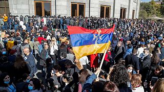 Miles de manifestantes protestan en Ereván, capital de Armenia