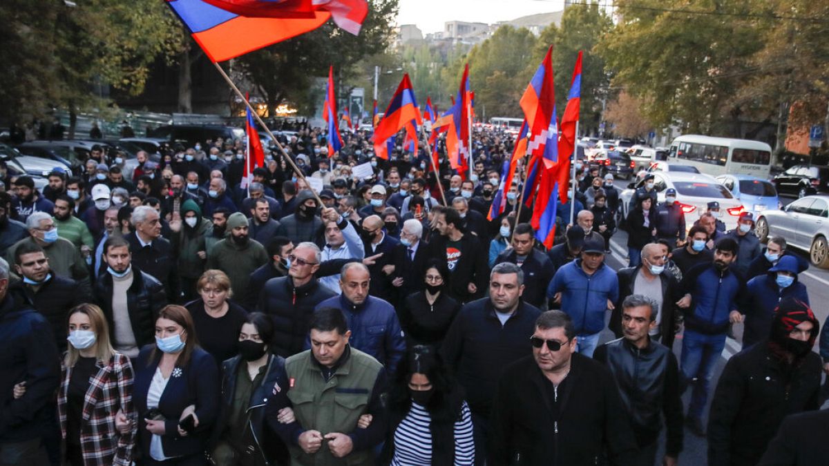 Arméniens défilant à Erevan, 12 novembre 2020