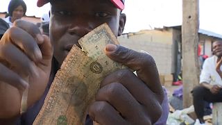 Zimbabwe currency dealers repair worn out dollar notes