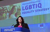 Helena Dalli az EU melegjogi stratégiájáról tájékoztatja a sajtót 2020. november 12-én