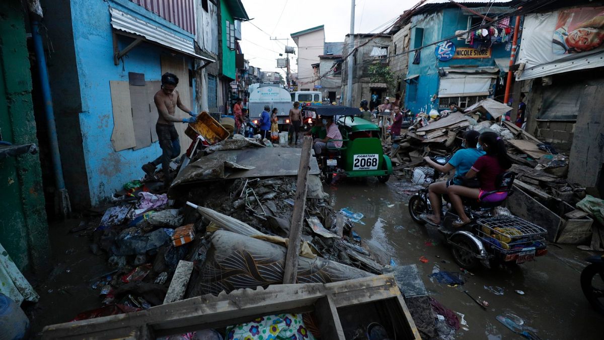 Taifun auf den Philippinen - 42 Tote und Millionen Menschen ohne Strom 