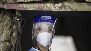 Medizinisches Militärpersonal hilft in Mailand aus