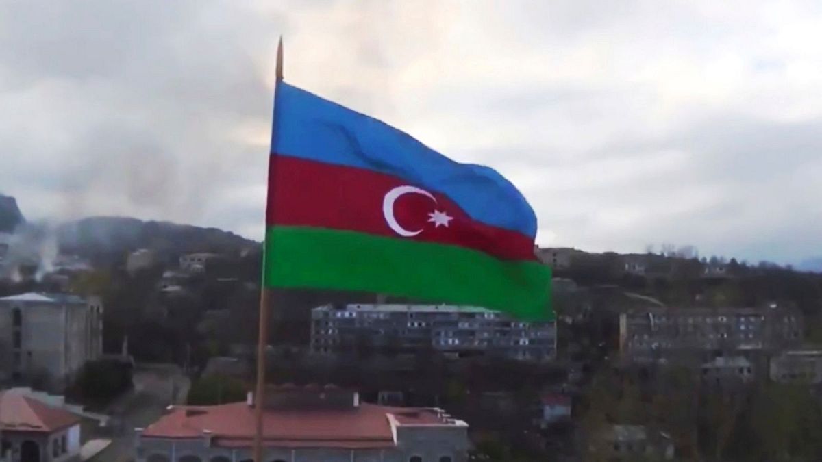پرچم جمهوری آذربایجان در قره‌باغ