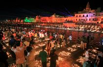 "Festa das luzes" atrai milhares de pessoas na Índia