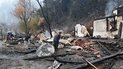 سوختن خانه‌های روستای تهجیان در آتش درگیری هند و پاکستان بر سر کشمیر