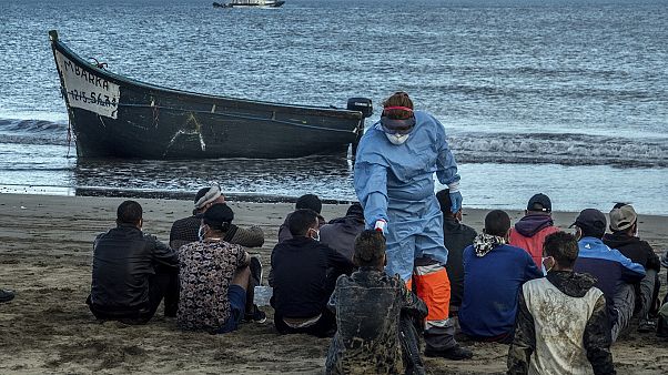 Imágenes de archivo de una llegada de migrantes magrebíes a una playa de Gran Canaria Imágenes de archivo de una llegada de migrantes magrebíes a una playa de Gran Canaria