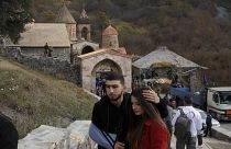 La angustia de los que deben abandonarlo todo en Nagorno Karabaj