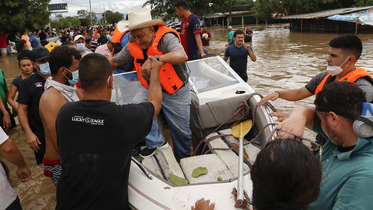 Imagen de las evacuaciones de la tormenta tropical Eta en Honduras