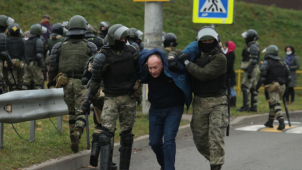 Задержание демонстранта в Минске