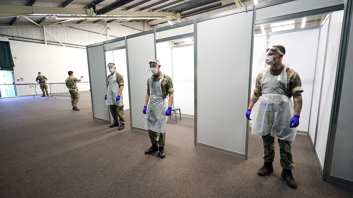 Военные в центре тестирования на коронавирус в Ливерпуле