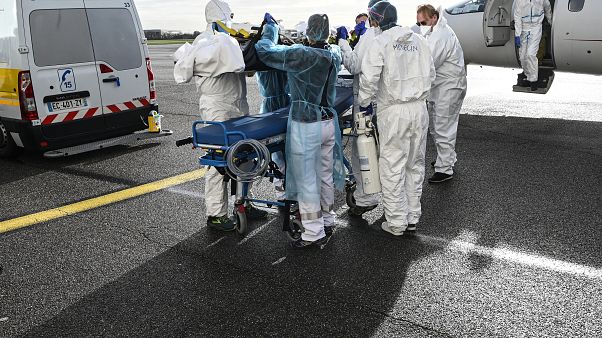 Un patient tranféré depuis l'aéroport de Bron Un patient tranféré depuis l'aéroport de Bron