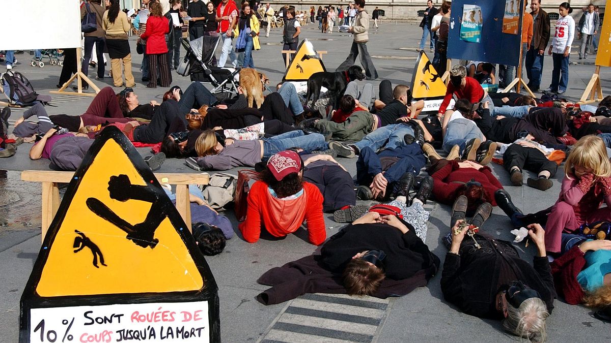 Fransa'da kadına şiddet protestosu
