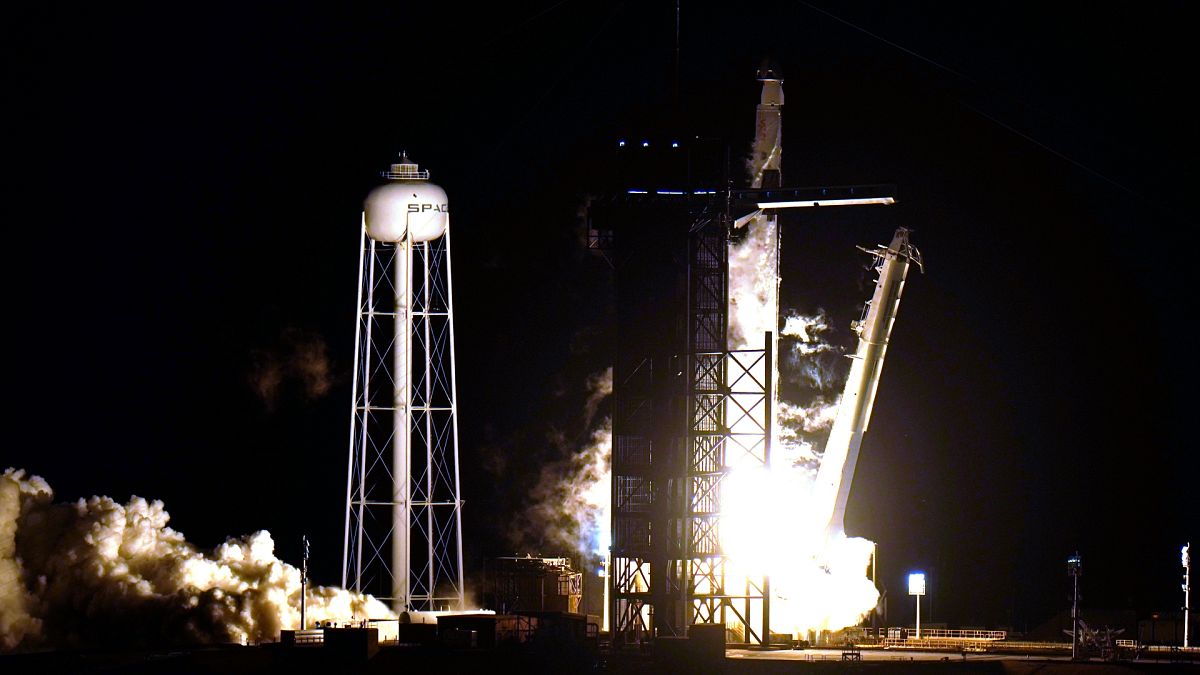 Vier Astronauten starten mit neuem SpaceX-Raumschiff ins All